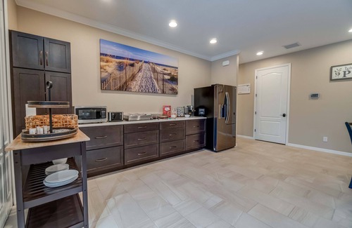 Englewood Cama Y Desayuno | Short term vacation rental, luxury B&B located 0.9 miles from Manasota Beach.
