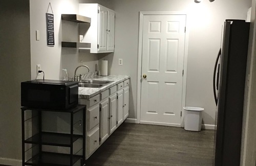 Schuylerville Apartamento | Short term vacation, Belmont, Saratoga race track, 2 bed, 1 bath apartment.