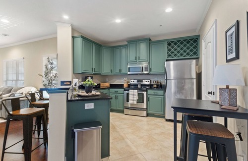 Tuscaloosa Condominio | Short walk to BD Stadium and the University. 3.5m from River Run Park.