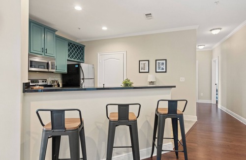 Tuscaloosa Condominio | Short walk to Bryant-Denny Stadium and the University.