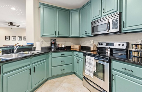 Tuscaloosa Condominio | Short walk to Bryant-Denny Stadium and the University.