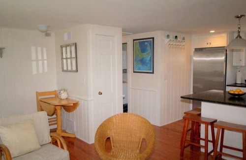 West Harwich Casa | Short walk to Earle Road Beach or Grey Neck Beach
