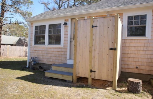 West Harwich Casa | Short walk to Earle Road Beach or Grey Neck Beach