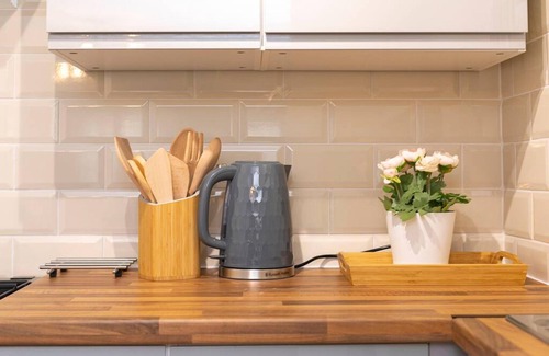 Brighton City Centre Apartamento | Short Walk to I360 and Beach 5 Condo With Patio