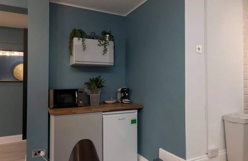 Brighton City Centre Apartamento | Short Walk to I360 and Beach 5 Condo With Patio
