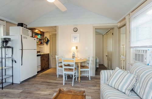 York Beach Cabaña | Short walk to Short Sands and Long Sands Beaches! Affordable vacation in York!