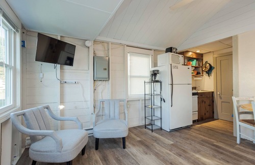 York Beach Cabaña | Short walk to Short Sands and Long Sands Beaches! Affordable vacation in York!
