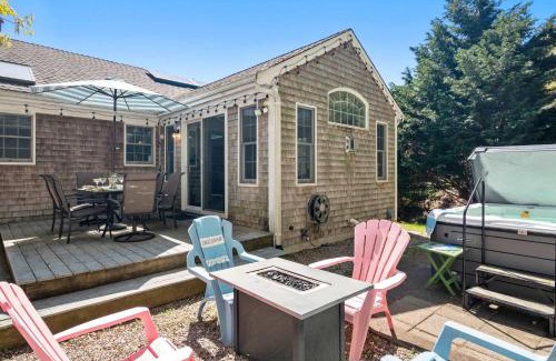 Dennis Port Casa | Short Walk to Swan Pond Hot Tub