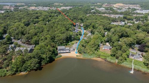 Dennis Port Casa | Short Walk to Swan Pond Hot Tub