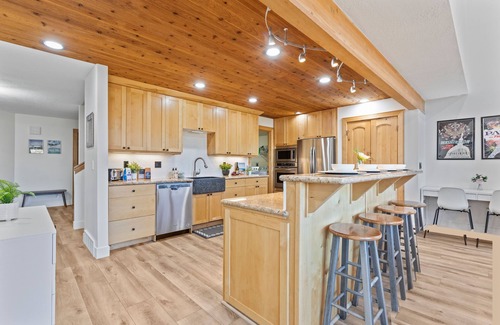 South Snyderville Basin Casa | Short walk to the Canyons Cabriolet, Private Hot Tub