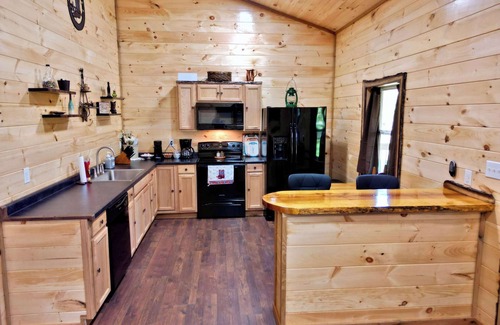 Heidelberg Casa | Shorty’s View| Hot Tub| Ride-In/Off-Road access