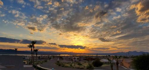 Lake Havasu City Casa | Shoshone Lower Unit with Lake and Pool Views
