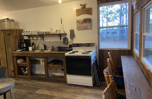 Holy Trinity Cabina | Shotgun Cabin at the Pond