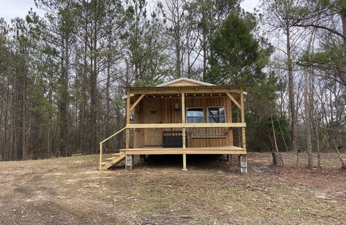 Holy Trinity Cabina | Shotgun Cabin at the Pond