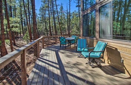 Sierra Pines Cabina | Show Low Cabin Retreat w/ Spacious Deck!