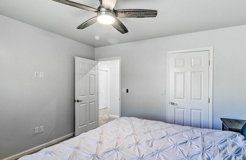 Sierra Pines Cabina | Show Low Cabin Retreat w/ Spacious Deck!