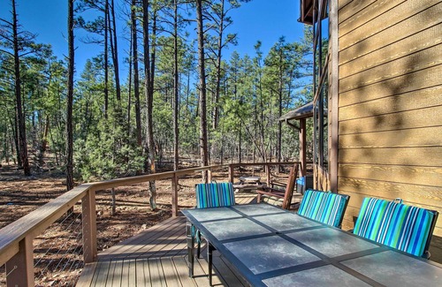 Sierra Pines Cabina | Show Low Cabin Retreat w/ Spacious Deck!