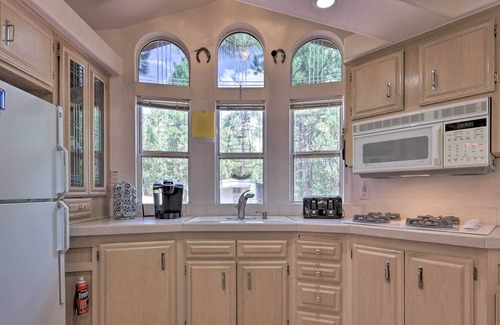 Show Low Casa | ¡NUEVO! Show Low Cabin w / Hot Tub, 13 Mi to Hon-Dah!