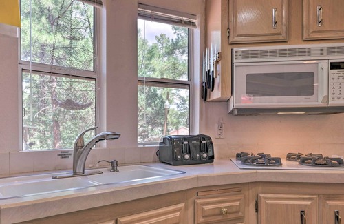 Show Low Casa | ¡NUEVO! Show Low Cabin w / Hot Tub, 13 Mi to Hon-Dah!