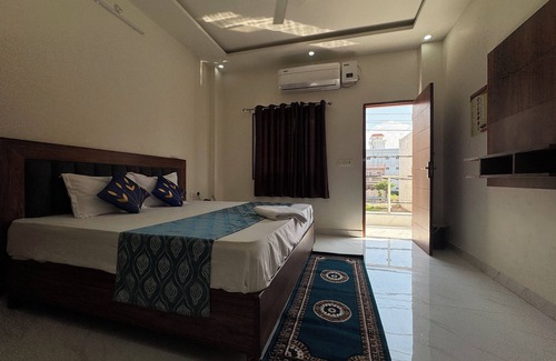 Vrindavan Hotel | Shree Hanumat Kripa Dham