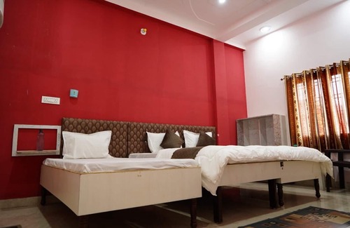 Varanasi Hotel | Shree Puram Guest House