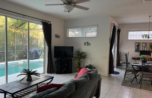 Sunset Lakes Casa | Shrek's Hideout! - 5 min from Disney!