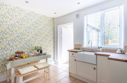 Shifnal Cabaña | Shrewsbury Fields - a holiday let that sleeps 5 guests in 3 bedrooms