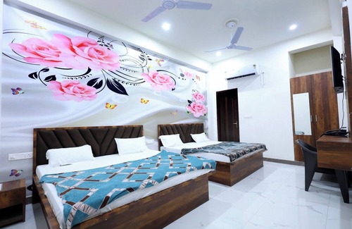 Mathura Hotel | Shri Girraj Residency