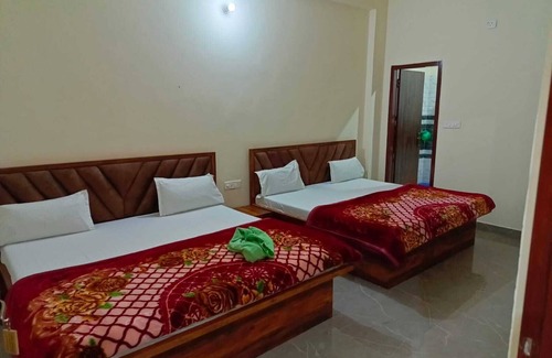 Mathura Hotel | Shri Girraj Residency