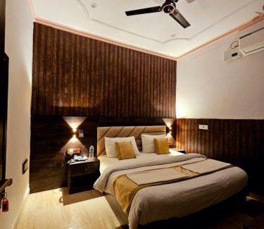 Mathura Hotel | Shri Krishna Divine Dham