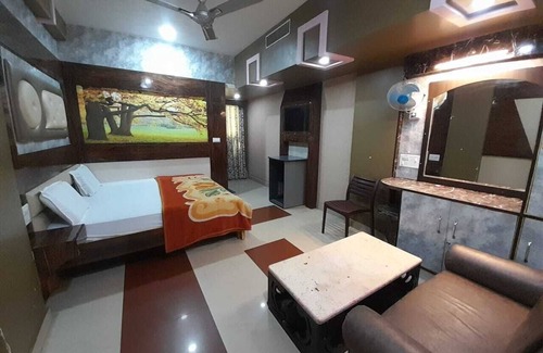 Mau Ranipur Hotel | Shri Sai Palace