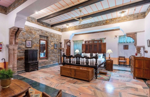 Sadri Complejo | Shrisiddhpuram