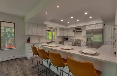 Country Club Estates Casa | Shuffleboard Table, Golden Tee & Pac Man Arcades, Foosball, Spa + 7mins to Lake – TreeHouse Estate