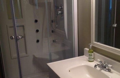 Anglemont Casa | Shuswap Escape - Dos habitaciones cerca del lago