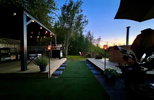 Blind Bay Cabaña | Shuswap Sky Dome With wood Burning Hot Tub & Cozy Fireplace