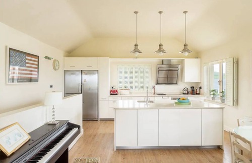 Lahinch Casa | Shutters - Lovely family home!, Shutters