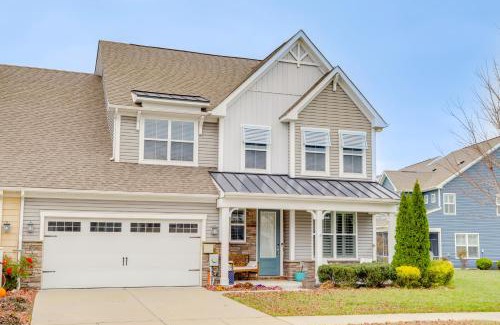 Millville Casa | Shuttle to Beach Millville Townhome with Porch