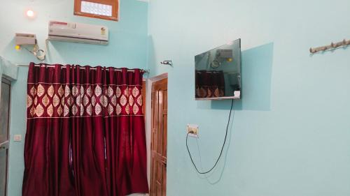Faizabad Casa | Shyam Homestay Front Room With Private Bathroom