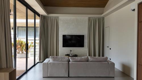 Wok Tum Villa | Siam Residence - Modern Villa with a Private Pool