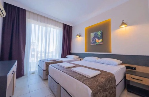Side Hotel | Side Azalia Garden
