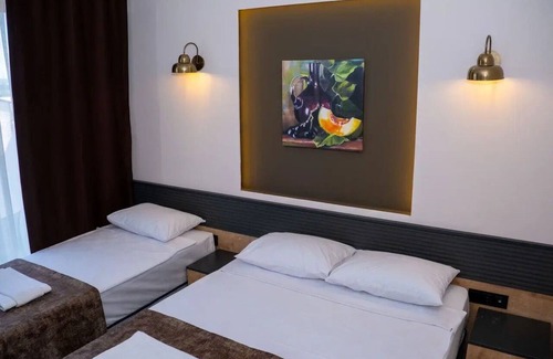 Side Hotel | Side Azalia Garden