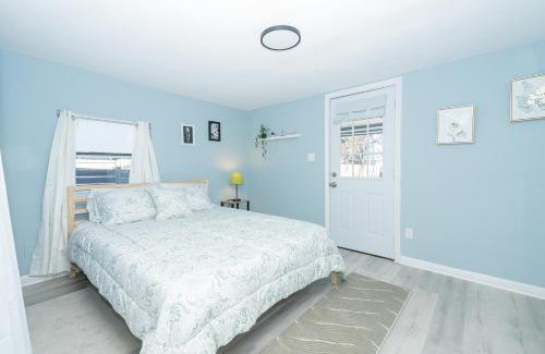 Holly Casa | Side by Side 2 Houses Dtwn , Pool, Walk to Eateries