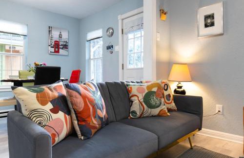 Holly Casa | Side by Side 2 Houses Dtwn , Pool, Walk to Eateries