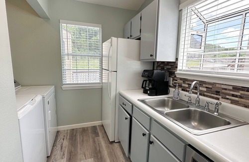 Reeds Spring Condominio | Side by Side Condos Walk-in Lake View Top Floor Next to SDC