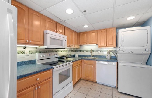 North Ocean City Condominio | Side Ocean Views From Your Private Balcony in Capri, Ocean City!