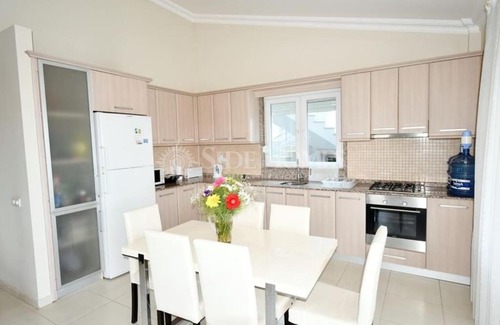 Kemer Mahallesi Apartamento | Side's favorite site, tennis, indoor/outdoor pool.