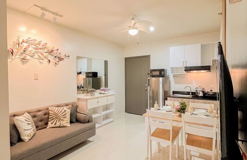 Puerto Princesa City Centre Apartamento | Sierra 2 bedroom apartment with a private gym and a pool