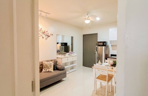 Puerto Princesa City Centre Apartamento | Sierra 2 bedroom apartment with a private gym and a pool