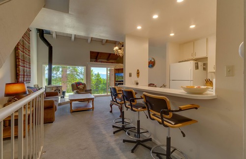 Carnelian Woods Casa | Sierra Bella: 3 dormitorios, 2 baños Casa de pueblo en Carnelian Bay, para 8 personas