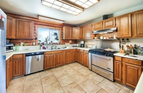 Yosemite Lakes Cabina | Sierra Blue Zone, artist oasis under the stars Pet Friendly!